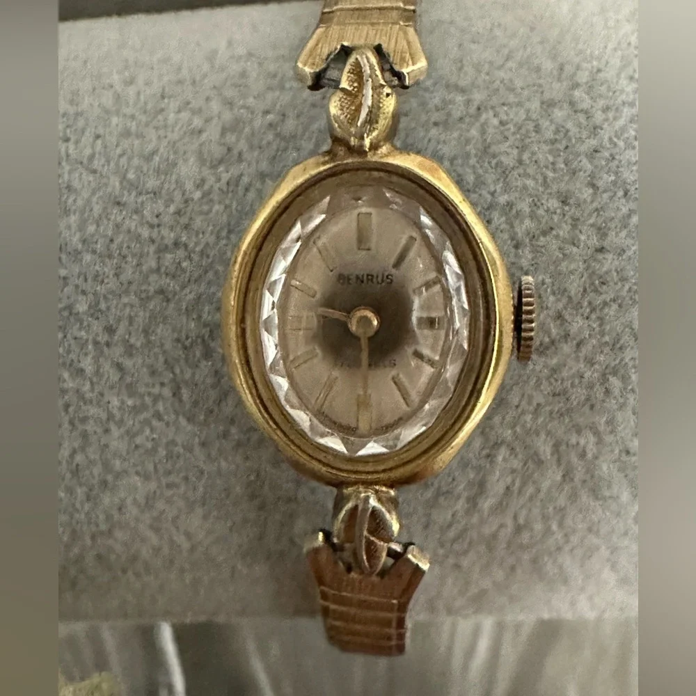 Vintage Benrus ladies' manual-wind wristwatch 17-jewel